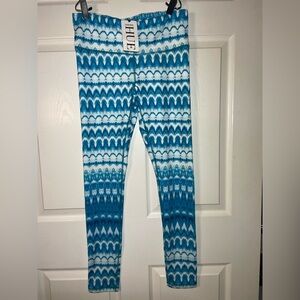 Medium turquoise and white pretty leggings new with tags by Hue. NWT
